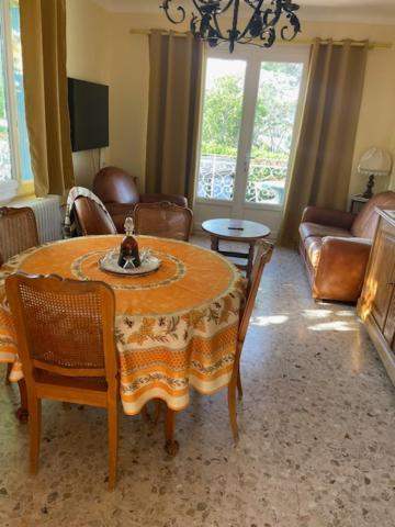 La Maison-Es-Maisons. Valréas Dış mekan fotoğraf